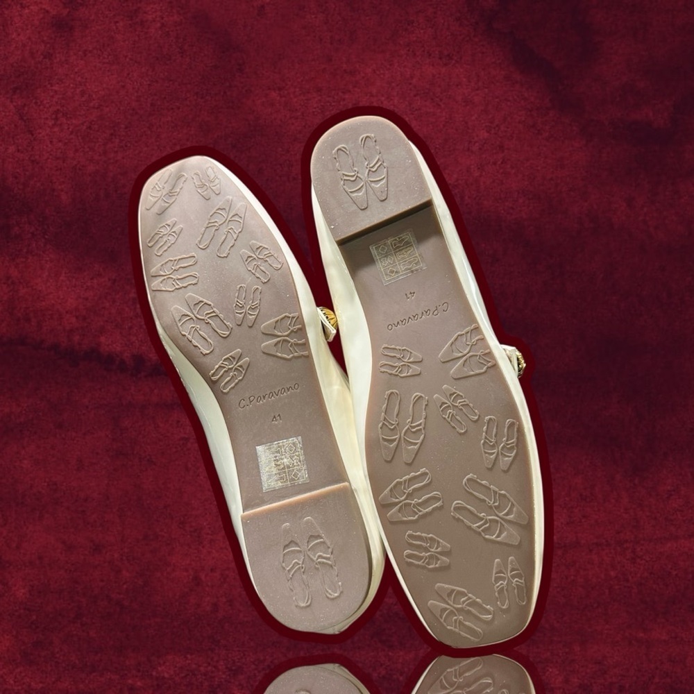 NWOT C. Paravano Cream Patent Square-Toe Mary Jane Flats with Gold Buttons Sz 41 - Picture 3 of 16